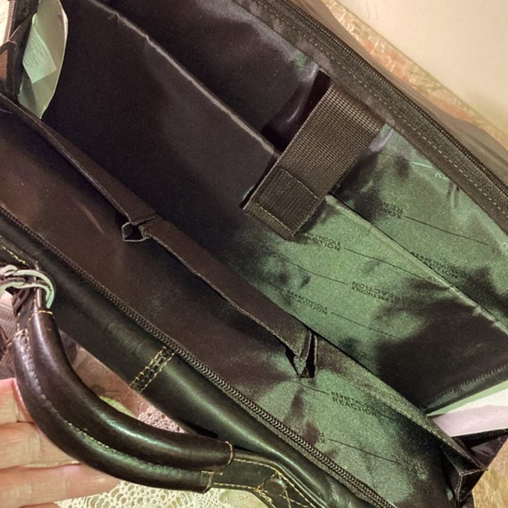 NWT Kenneth Cole Reaction Leather Show Business Design Laptop Bag Briefcase - Picture 12 of 16